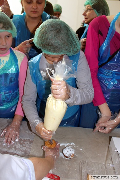 Hogyan készítsünk torták és sütemények (jelentés a cukorka gyár)