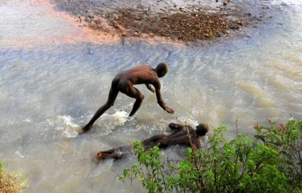Ahogy a fiúk válnak a férfiak Kenya (15 fotó) - triniksi