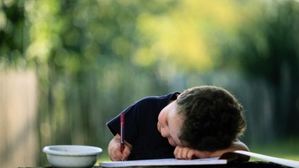 Hogyan kell tanítani a gyermeknek, hogyan kell tartani a tollat ​​6 egyszerű módszer