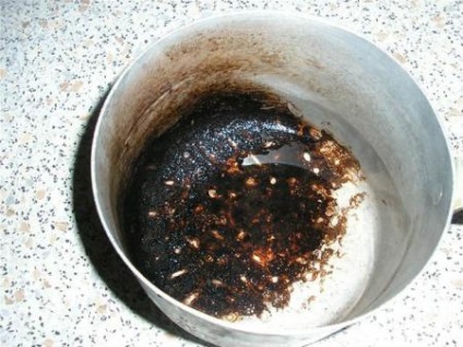 Hogyan tisztítsa meg a serpenyőt le égetett lekvár, mossa alumínium konyhai