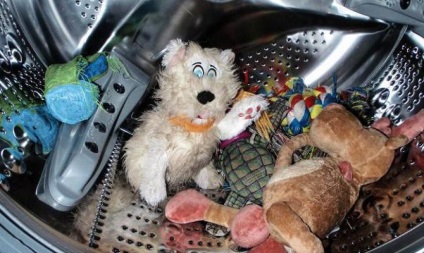 Hogyan mossa kitömött játékokat a mosógép, hogy tiszta otthon