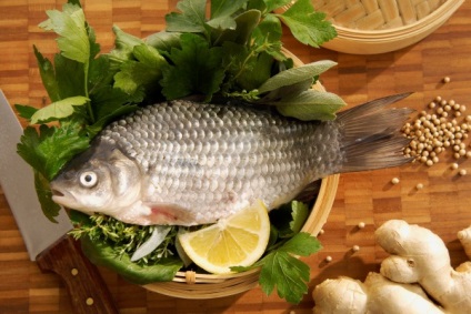 Hogyan lehet eltávolítani a hal szaga a konyhában segítségével népi jogorvoslat