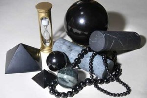 Kő sungit mágikus és gyógyító tulajdonságait az ásványi tárgykörét, hogyan lehet azonosítani a hamis