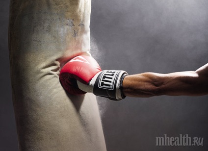 Cardio edzés egy boksz zsákot, a férfiak egészségének Magyarország