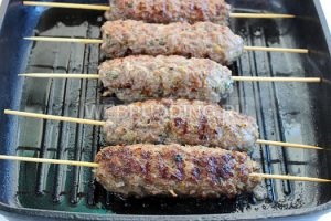 Kebab egy serpenyőben - lépésről lépésre recept fotókkal, hogyan kell főzni