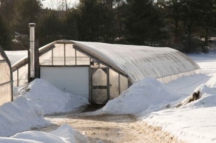 És fűtés üvegházak polikarbonát téli téli két rétegben, fotó, videó