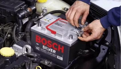 Miért van az akkumulátor nem tölthető fel a generátor az autóban