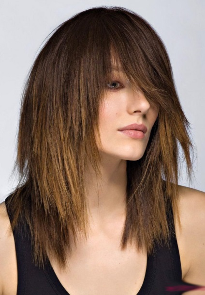 Frizura szakaszban, hogy hogyan lehet egy lépcsőzetes, női frizurák és a hajvágás, hajápolás, szépség és divat