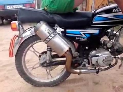 Előrefolyás moped alfa saját kezében (kéz) Előrefolyás moped alfa saját kezét