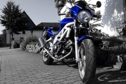 Előrefolyás moped alfa saját kezében (előremenő moped alfa kezével) Előrefolyás moped alfa saját kezét