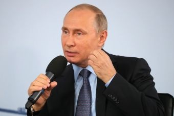 Putyin kifejtette, hogy miért az olaj egyre olcsóbb, és drágább a benzin