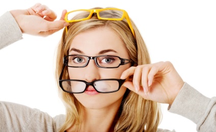 A különbség a asztigmatizmus és a myopia a betegségek a szem (hyperopia) A különbség a asztigmatizmus és myopia körülbelül szembetegség