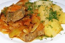 Recept forró házias sertéshús burgonyával