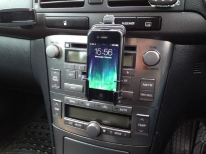 Készítsen tartó iPhone az autóban