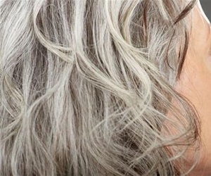 Сиве волосся причини і лікування народними засобами і медикаментами