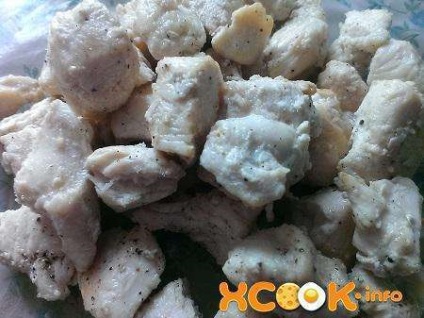 Kiadós saláta gombával - egy finom recept lépésről lépésre képek (fotók) Kiadós saláta gombával - egy finom recept lépésről lépésre fotók