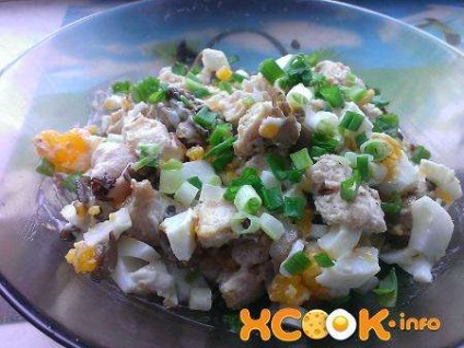 Kiadós saláta gombával - egy finom recept lépésről lépésre fotók (recept) Kiadós saláta gombával - egy finom recept lépésről lépésre fotók