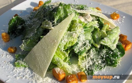 Cézár saláta összetétele - a klasszikus, csirkével, rákkal