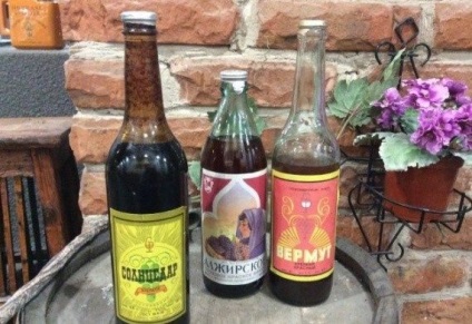 Szovjet alkoholos italok () Szovjet alkoholtartalmú italok
