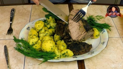 Sertés, sült fokhagymás hüvely és gyógynövények a sütőben - lépésről lépésre recept fotó (fokhagyma) Sertés, sült fokhagymás hüvely és gyógynövények a sütőben - lépésről lépésre recept fotók