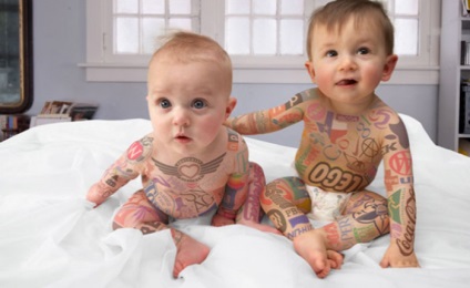 Tetoválás vagy életét megmenteni fiát, apja úgy döntött, hogy neki egy tetoválás