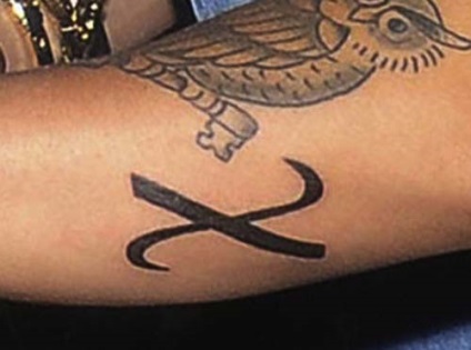 Tattoo Dzhastina Bibera és Bieber tetoválás képek 2017 a nyak, a kar és a mellkas