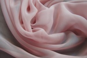 Fabric krepp chiffon az anyag leírása, tulajdonságai, előnyei és hátrányai