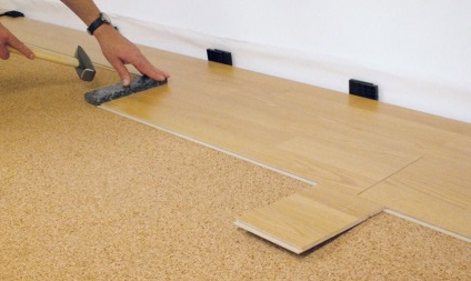 Fektetése rétegelt lemez a padló alatt a laminált szekvenciális folyamat