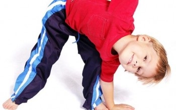 Gyakorlatok az óvodai és iskolás korú gyermekek alkotó helyes testtartás, erősíti