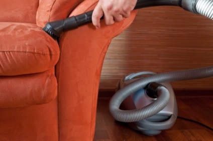 Hangulatos ház - hogyan kell tisztítani velúr kanapén otthon