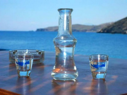 Igyunk a görög hagyományos szeszesitalok
