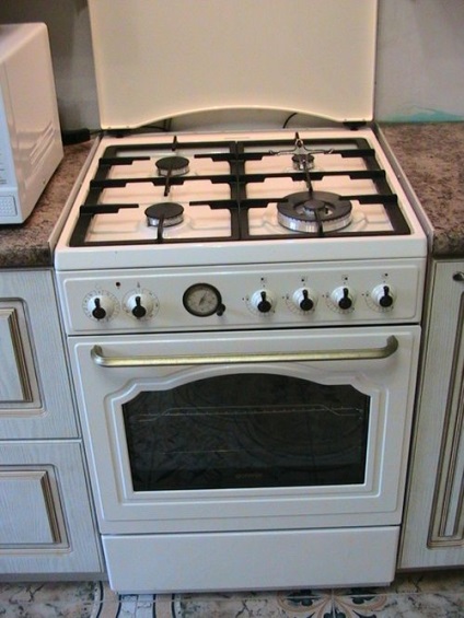 Вбудовувані плити з посудомийній машиною і духовкою