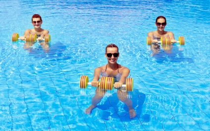 Gyakorlatok a medencében vízi aerobic, aqua testmozgás izom, fitness ház