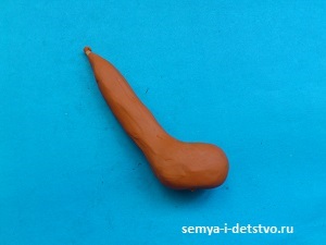 Zsiráf a plasztikákat - egy egzotikus állat, hosszú nyakkal (hosszú) Zsiráf a plasztikákat - egy egzotikus állat, hosszú nyakú