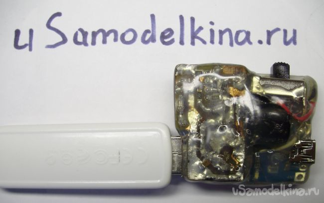 Sürgősségi usb-töltés a saját kezében (2K Ohm megfelel a maximális áram) Sürgősségi usb-töltés a saját kezét