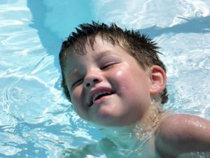 Fülfájás után a medence - mi a teendő, ha egy gyermek a fájdalom a füle után a medencében