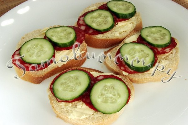 Kolbász szendvicsek (szendvicsek Hozzávalók szakács) Szendvicsek kolbásszal