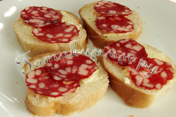 Szendvicsek kolbász (virsli lehet főzni) Szendvicsek kolbásszal