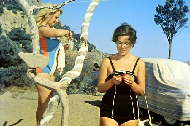 Nap bikini fürdőruha a legendás film Andzheline Dzholi, Kire Naytli és Marilyn Monroe Whisperer (Jolie) Nap bikini fürdőruha a legendás film Andzheline Dzholi, Kire Naytli és Marilyn Monroe, pletyka
