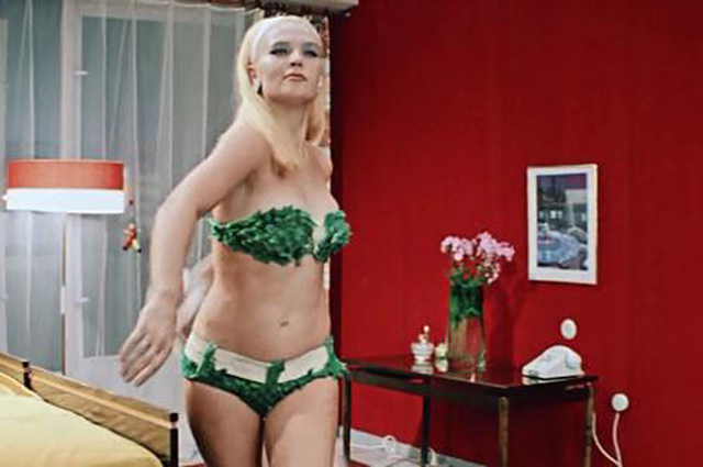 Nap bikini fürdőruha a legendás film Andzheline Dzholi, Kire Naytli és Marilyn Monroe Whisperer (bikini) Nap bikini fürdőruha a legendás film Andzheline Dzholi, Kire Naytli és Marilyn Monroe, pletyka