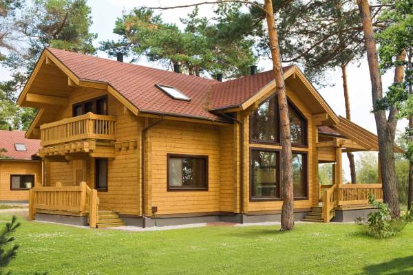 Homlokzata a ház a magyar szecesszió, az északi, fából stílusok (modern) Homlokzata a ház a magyar szecesszió, az északi, fa stílus