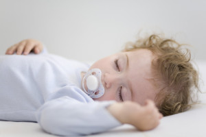 Hogyan kell tanítani a baba elaludni a saját