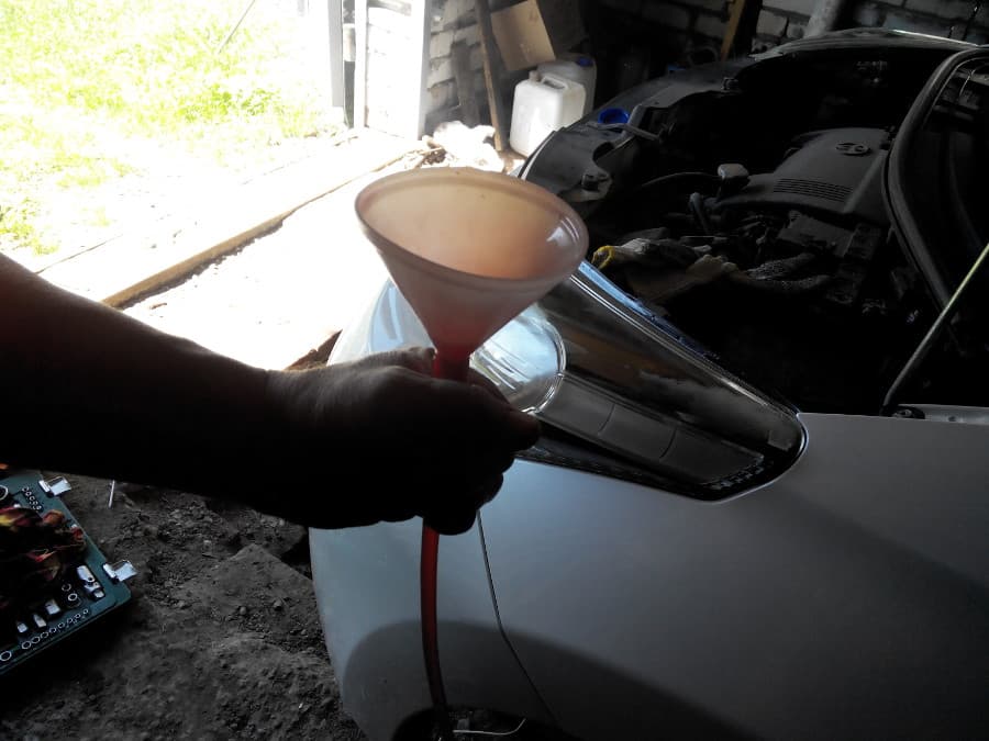 Hogyan készítsünk egy olajcsere a variátor Nissan Teana J32 (jobbra) Hogyan készítsünk egy olajcsere a variátor Nissan Teana J32