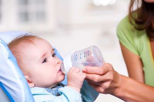 Hogyan kell tanítani a baba vizet inni, mint tanítani a gyermeket (emlő) Hogyan kell tanítani a baba vizet inni, mint a vonat baba