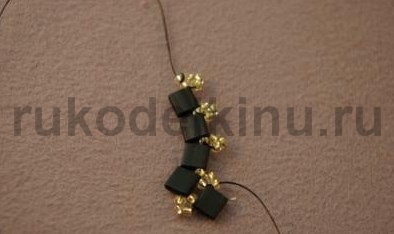 Hogyan készítsünk egy karkötő gyöngyökkel és lapos gyöngyök (do) Hogyan készítsünk egy karkötő gyöngyökkel és lapos gyöngyök