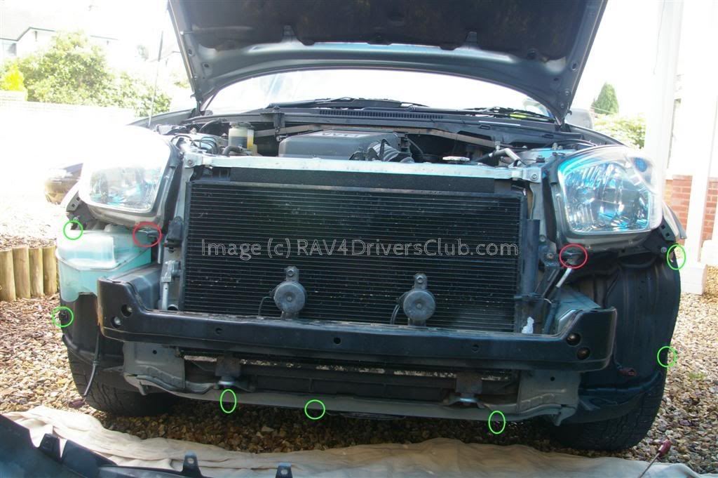 Hogyan lehet eltávolítani az első lökhárító a Toyota Rav 4 (2000-2006)