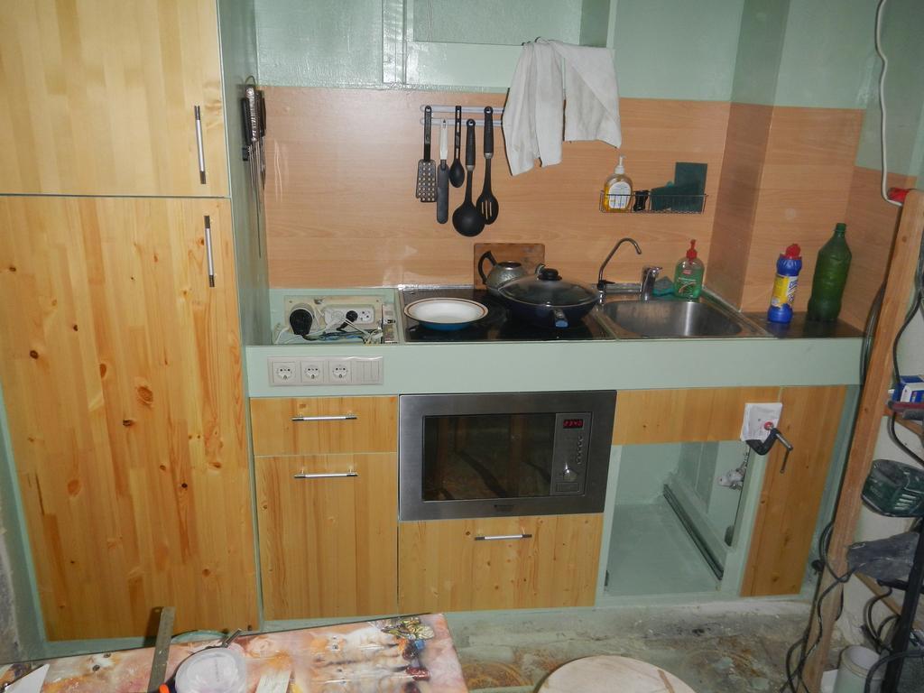 Ahogy én is tettem a konyhában kezével (kéz) Ahogy én is tettem a konyhában kezével