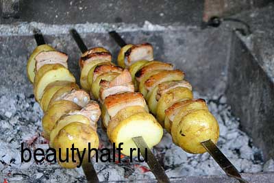 Burgonya a grill egy fél (disznózsír szalonna) Burgonya a grill tökéletes fele