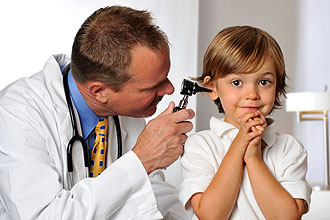 Hurutos középfülgyulladás gyermekek - tünetek és a kezelés az akut gyulladás egy gyerek