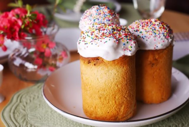 Cake - egy egyszerű recept egy fotót a következő lépéseket száraz élesztő és élesztő nélkül kezdőknek (fotó) Cake - egy egyszerű recept egy fotót a következő lépéseket száraz élesztő és élesztő nélkül kezdőknek